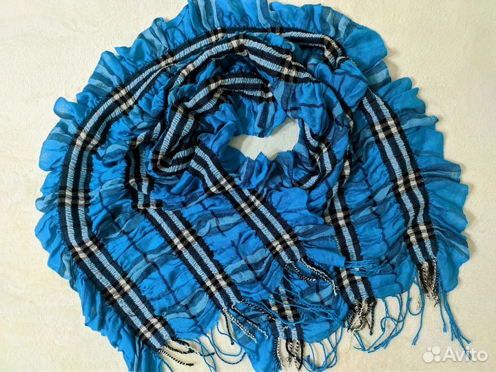 Синий клетчатый шарф шотландка