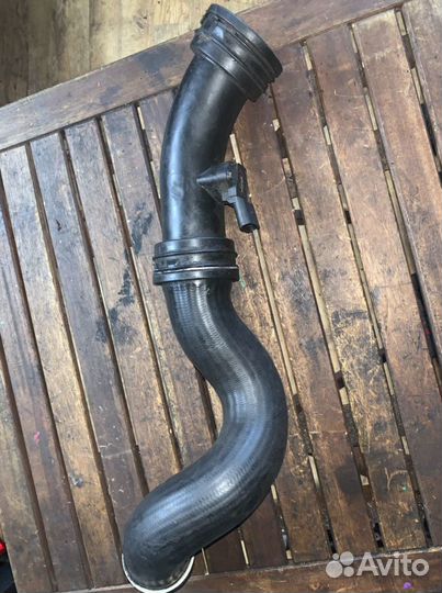 Патрубок интеркулера vw transporter t5