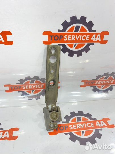 Петля двери задняя Toyota Granvia KCH16W 1KZ-TE