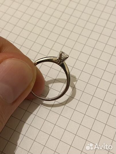 Золотое кольцо с бриллиантом 0.20 мюз