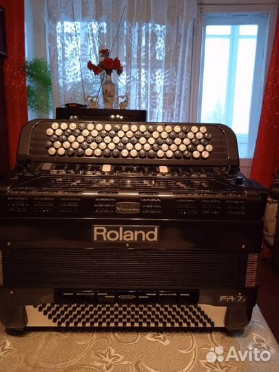 Баян Roland FR 7-b
