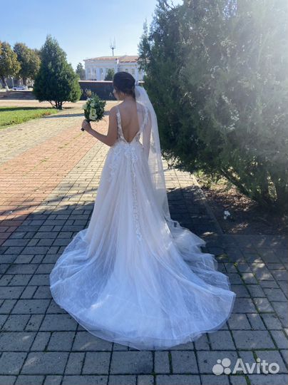 Свадебное платье со шлейфом