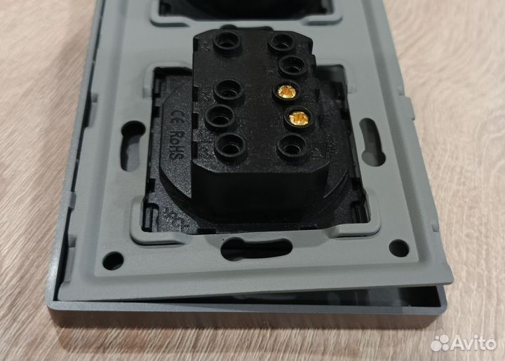 Розетка + выключатель Tocterra