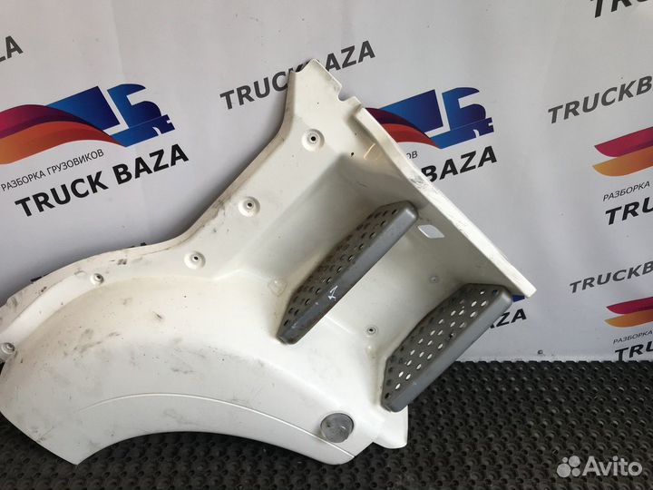 81615100758 Корпус подножек правый