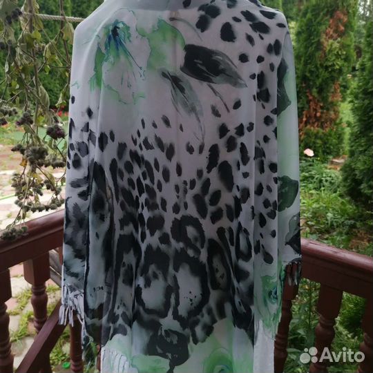 Большой красивый платок