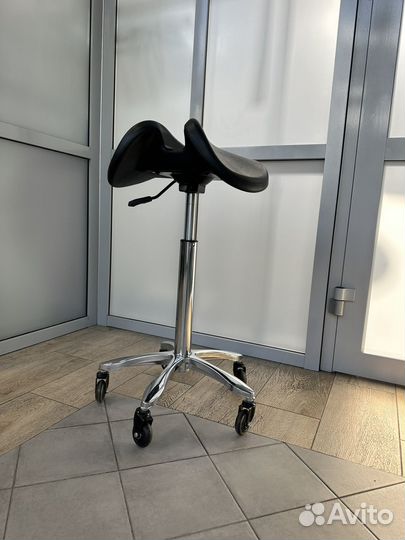 Стул седло для мастера парикмахера