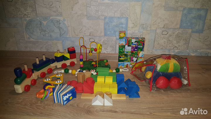 Развивающие фирменные игрушки Chicco,Tiny love