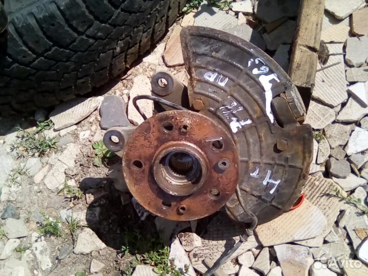 Поворотный кулак правый Mercedes ML W163 4/4 бензи