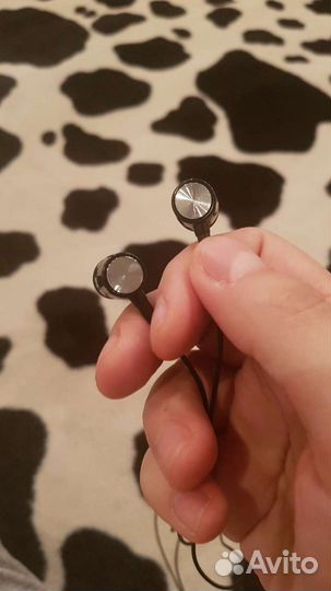 Продам наушники проводные новые затычки вакумные