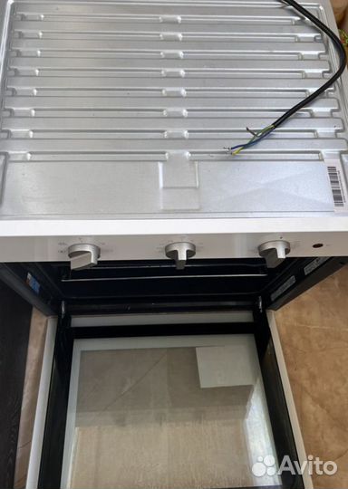 Электрический духовой шкаф Indesit IFW 6530 WH