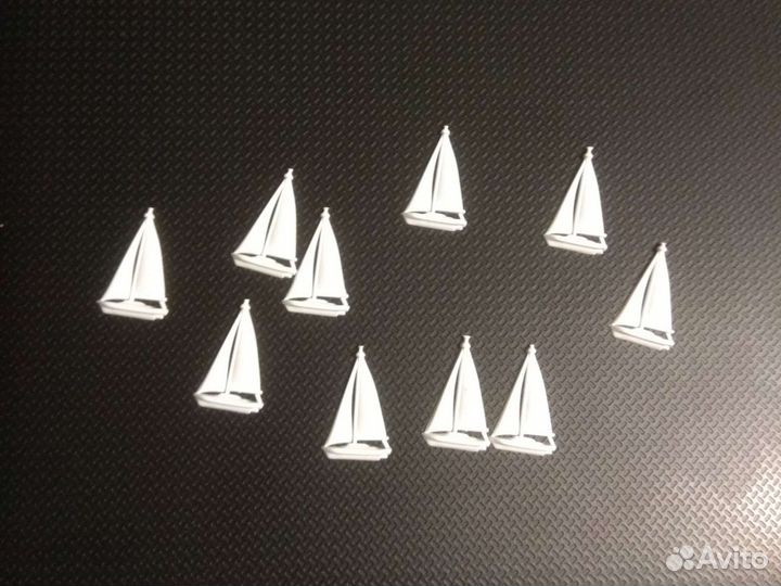 Фигурки: парусники, штурвалы, якоря, улитки
