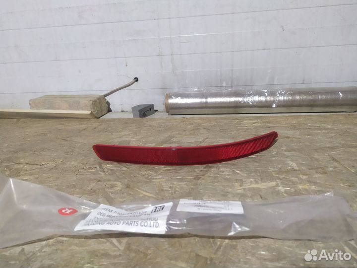 Отражатель в бампер задний правый KIA Rio 4 седан