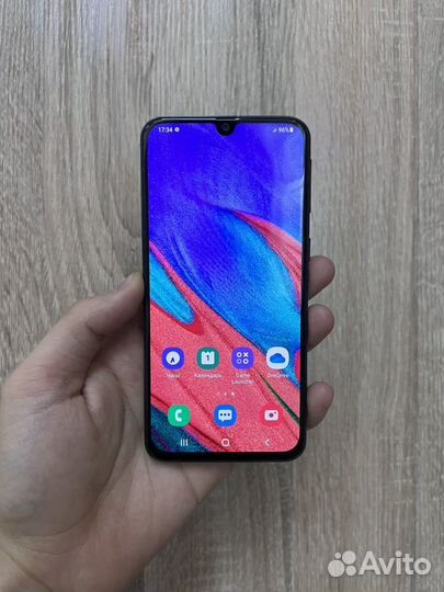 Samsung Galaxy A40, 4/64 ГБ