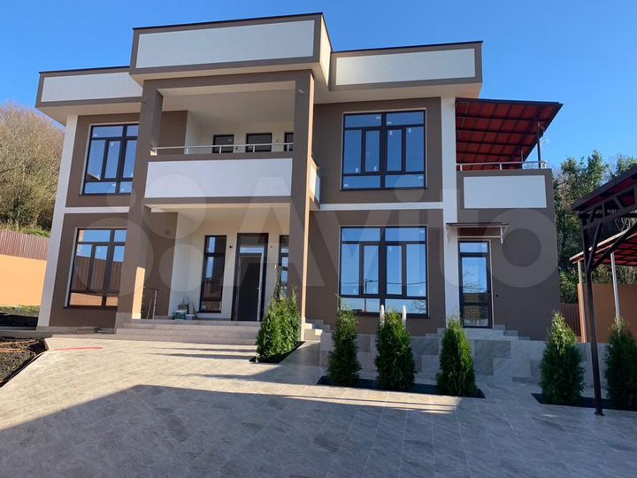 Коттедж 265 м² на участке 7 сот.