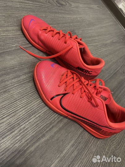 Зальники Nike 37,5