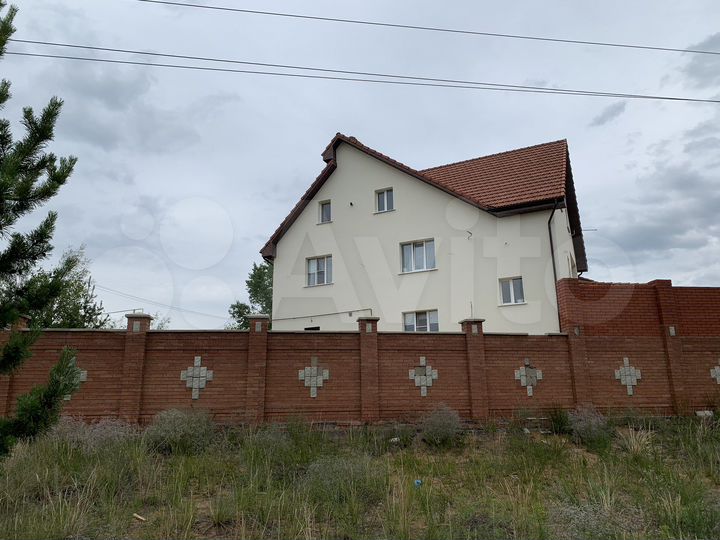 Коттедж 350 м² на участке 10 сот.