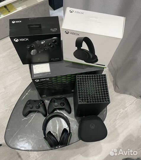 Продам Xbox Series X + комплект