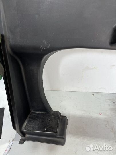 Обшивка багажника правая Тойота Камри 50