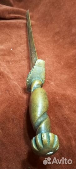 Старинный бронзовый в античном силе