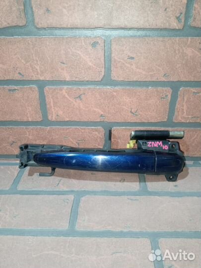 Ручка двери внешняя toyota isis ZNM10W 1zzfe FR/LH