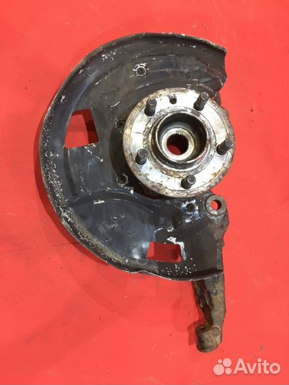 Кулак передний правый Land Rover Discovery 4 SUV