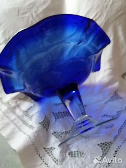 Фруктовницы, вазы на ножке