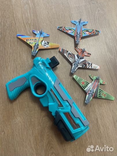 Пистолет с самолетами