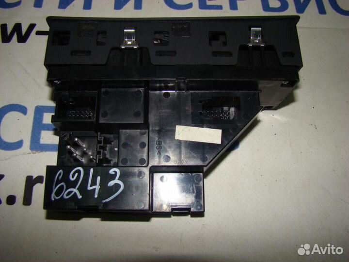 Блок кнопок стеклоподьемника правый(правый руль) b