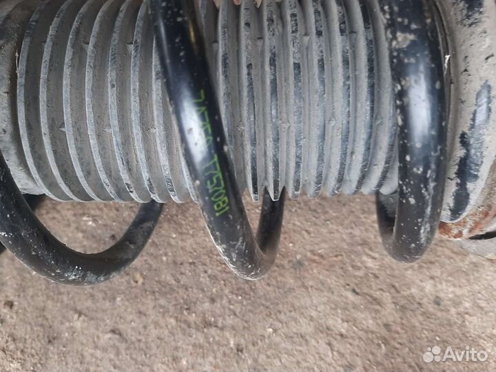 Пружина передняя Volkswagen Polo 2001 2009 год