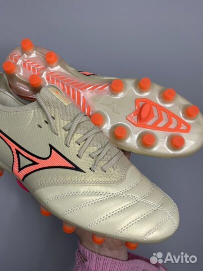 Футбольные бутсы mizuno