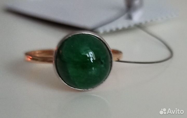Золотое кольцо с природным изумрудом