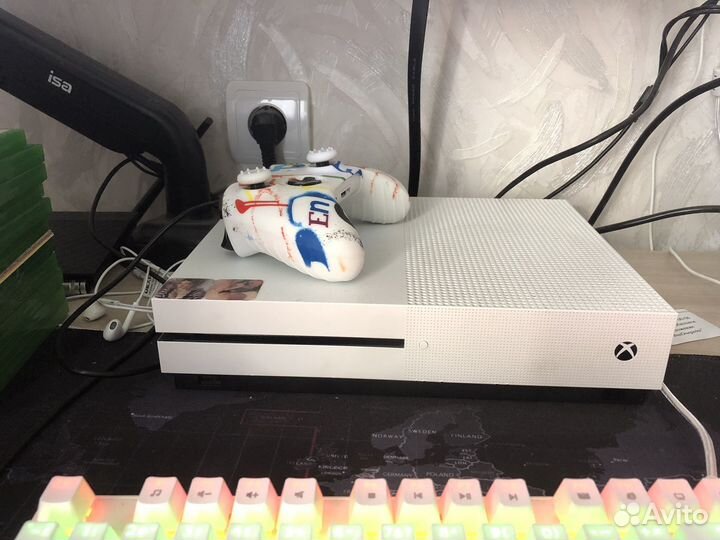 Xbox One S + игры на дисках
