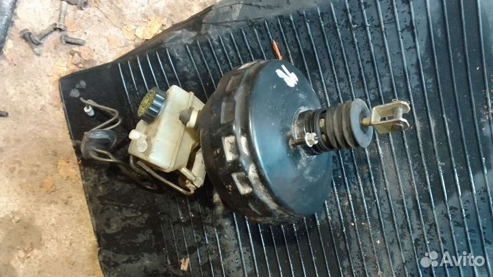 Вакумный усилитель тормозов Mersedes C230