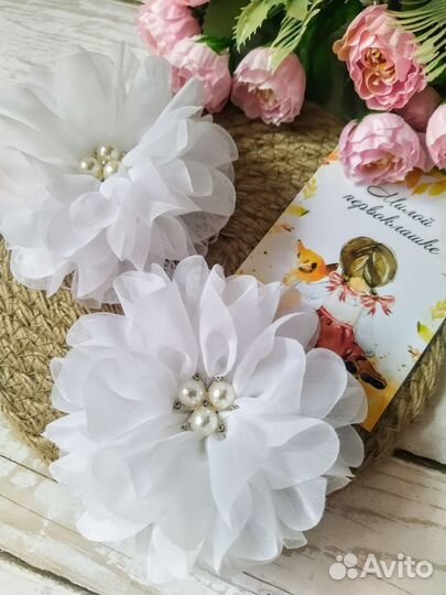 Белые школьные банты