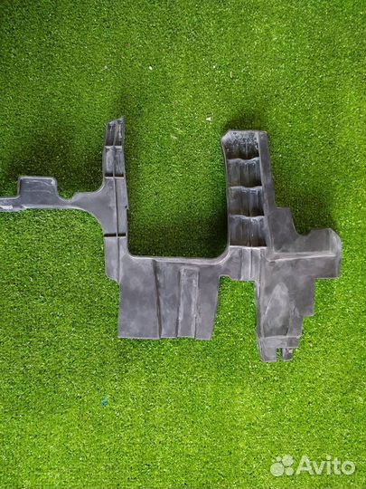 Дефлектор радиатора правый Honda Cr-V RW