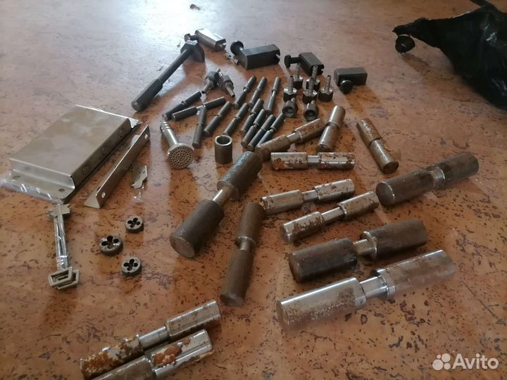 Продам замки и прочее