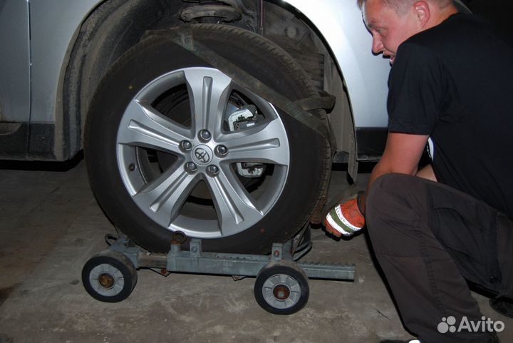 Эвакуатор из паркинга. Эвакуация машин