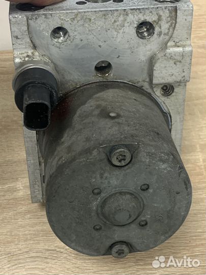 Блок abs toyota avensis