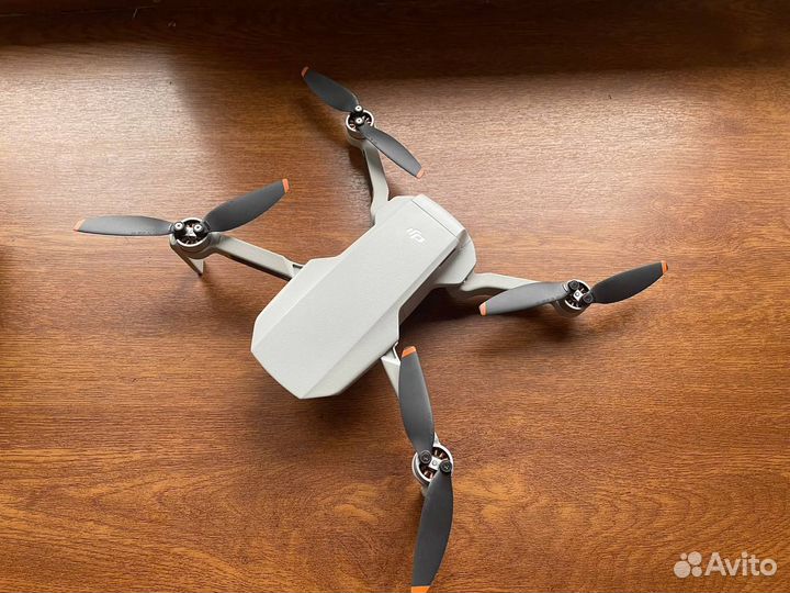Квадрокоптер DJI Mini 2 Combo серый