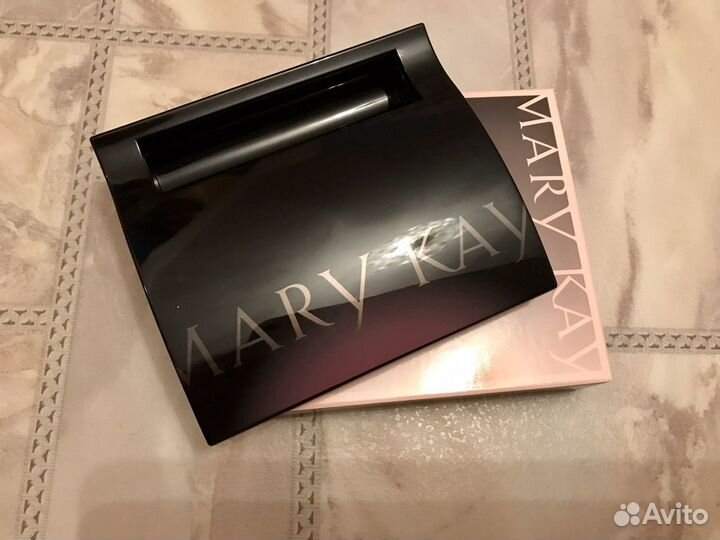 Футляры с зеркалом Мэри Кэй