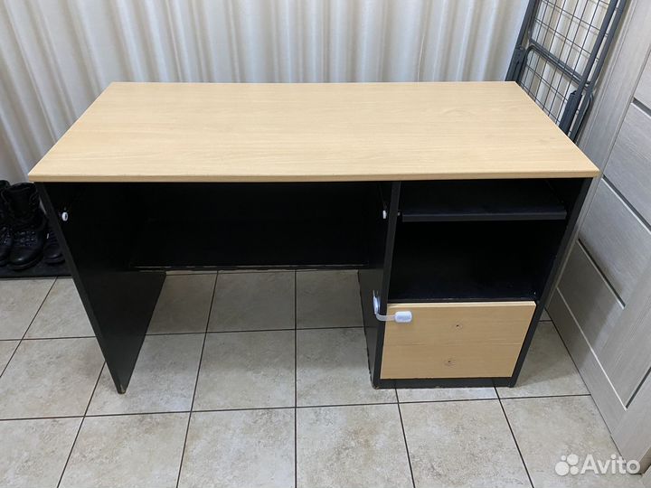 Письменный стол