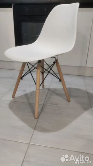 Стол и 4 стула eames