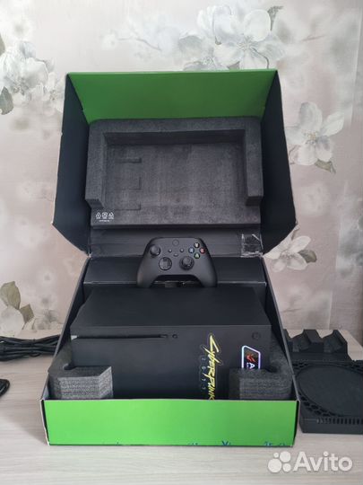 Sony PS4 Slim + 2 геймпада + 4 диска