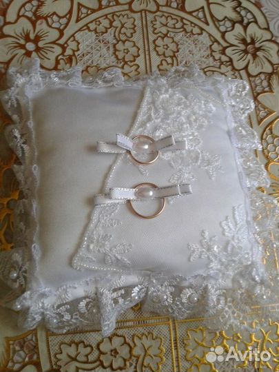 Свадебное платье+ подъюбник+подвязка+фата