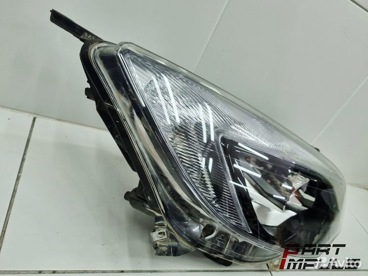 Фара правая Opel Astra J (09.2009 - 12.2015)