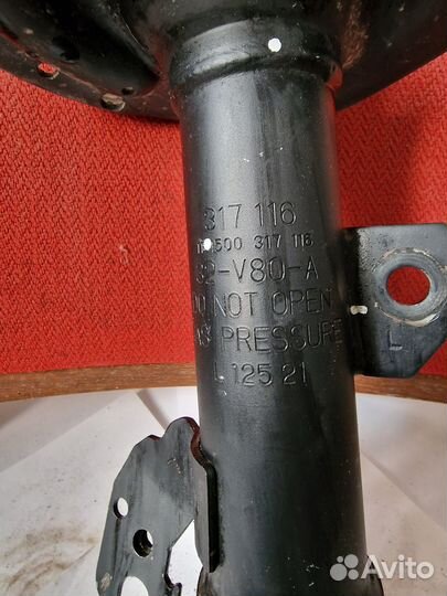 Стойка амортизатора Камри 70 левая Camry