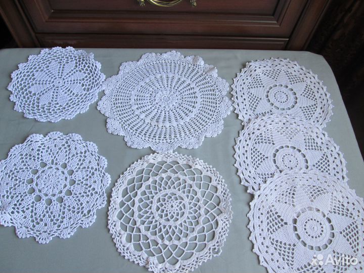 Салфетки вязаные крючком и текстильные