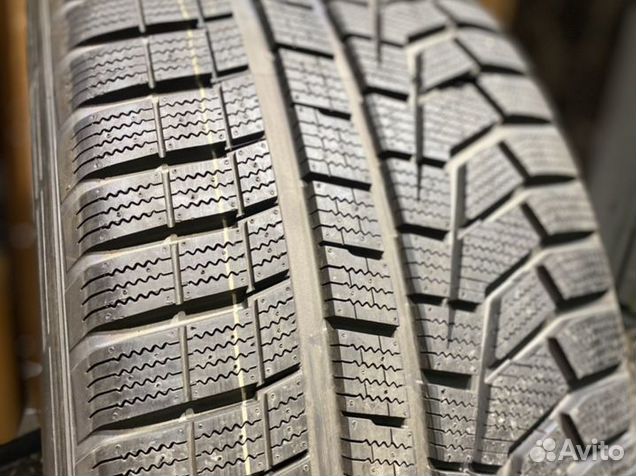 Hankook Winter I'Cept Evo2 W320A SUV 275/40 R22