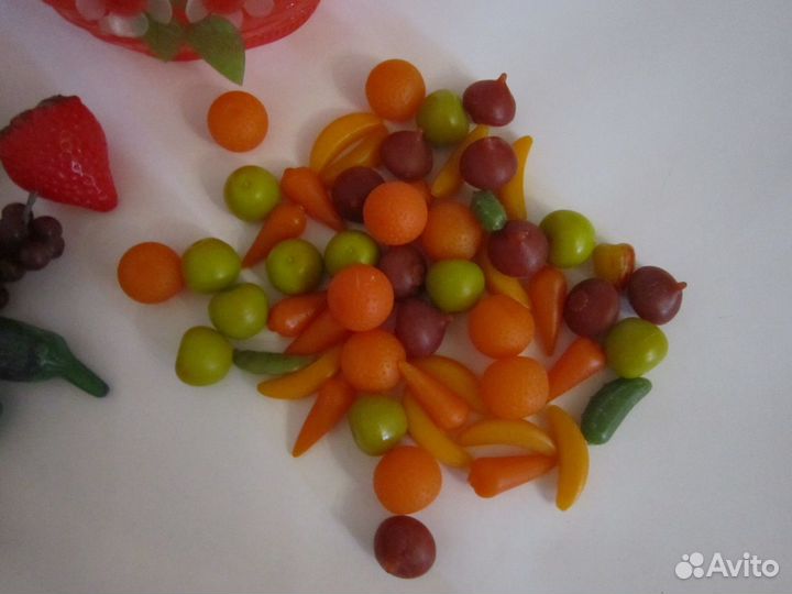 Игрушечная корзина с фруктами