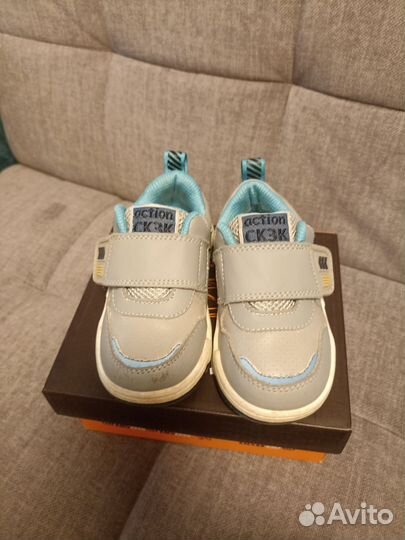 Кроссовки детские